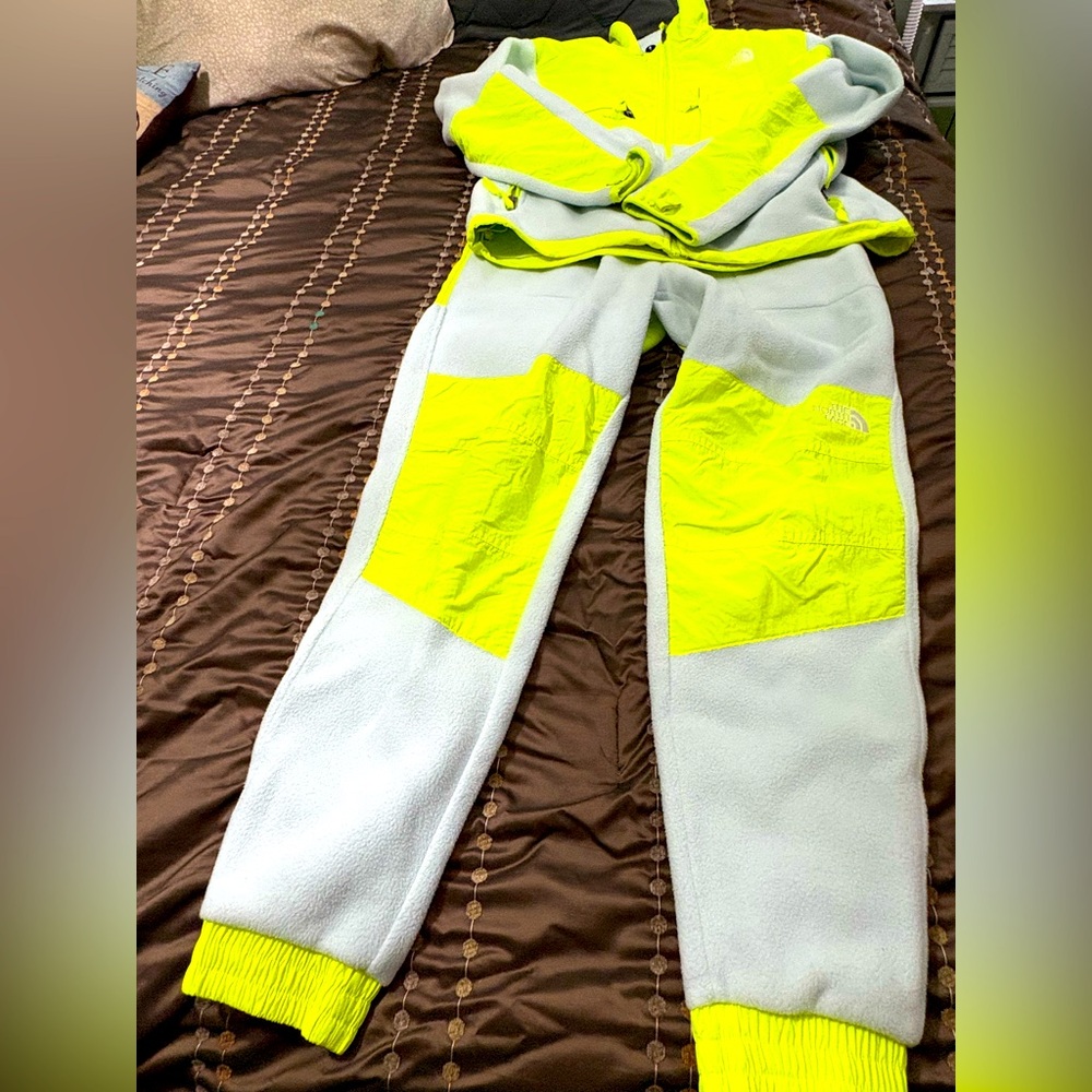 The North Face Neon Green and Light Gray Jacket & Pants Set. - Picture 2 of 16